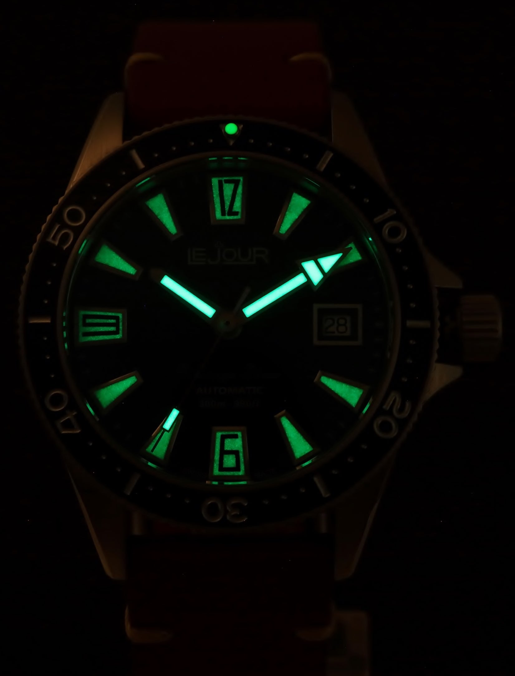 Vintage Diver Lume Shot 