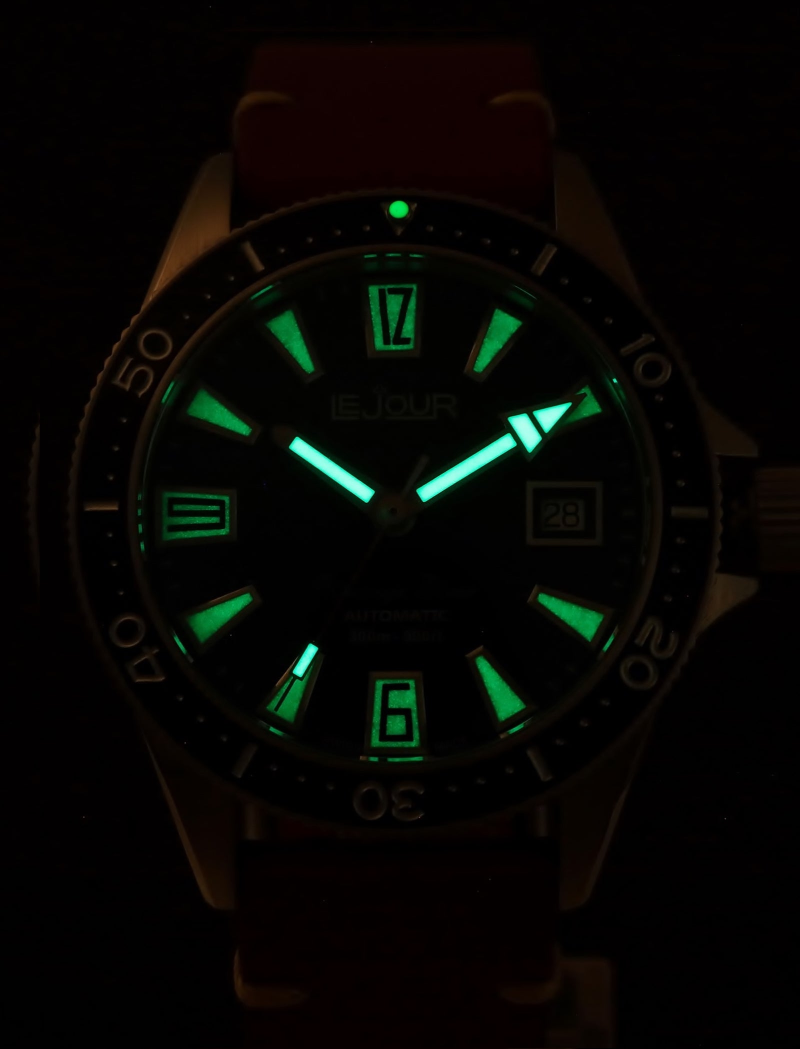 Vintage Diver Lume Shot